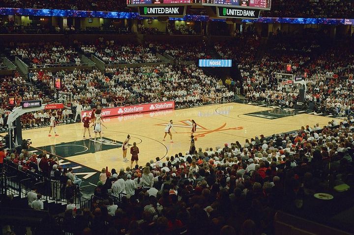 利来体育 · 现场光束（资料示意）